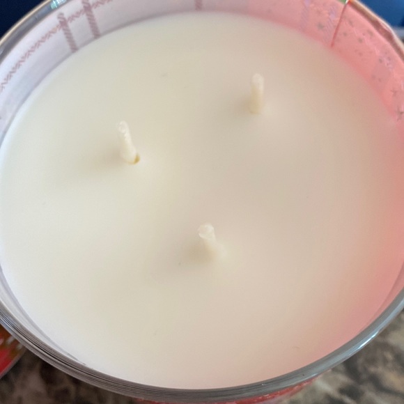Bath & Body Works 3-Wick candles - Picture 7 of 7
